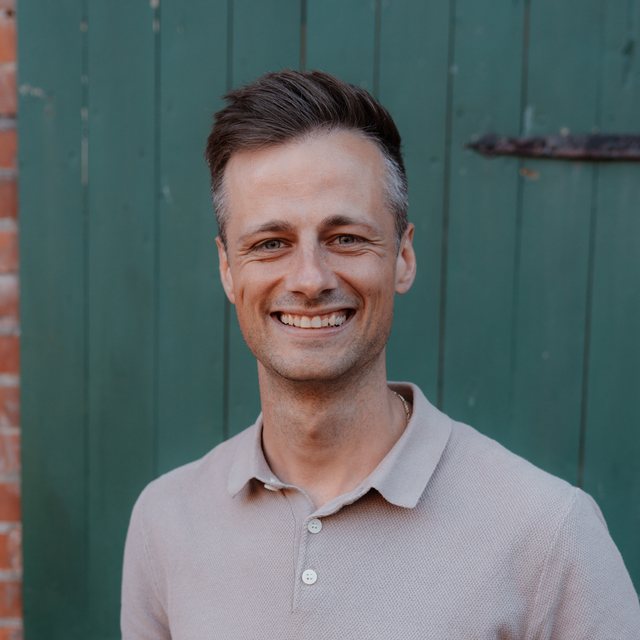 Portrait Jonathan Ackermann